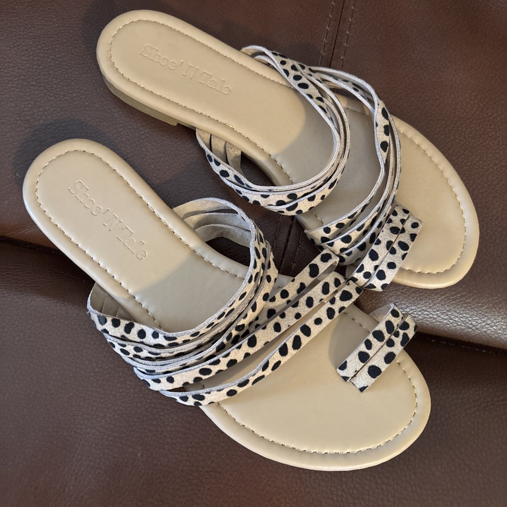 Shoe'N Tale Cheetah Print Flats Strappy Sandals Size 6 NWOT